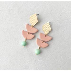 Pendientes de Resina de Diseño Hechos a Mano, Acabado de Lujo, Artesanía Artística, Estilo Moderno, Accesorios de Moda de Cristal Duraderos - Product Image 6