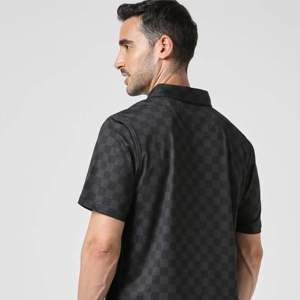 Polo de Golf Personalizado de Fábrica para Hombre, Antibacteriano, de Secado Rápido, Corte Ajustado, Poliéster y Elastano, Impresión OEM - Product Image 2