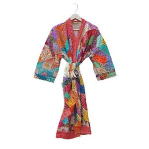 Fabricante y mayorista de kimonos largos acolchados Kantha indios para mujer, estilo vintage, para festivales, hechos a mano, de algodón. - Product Image 3