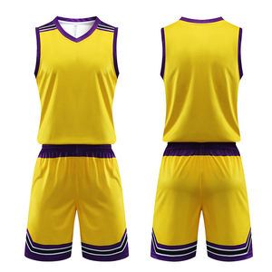 Ensemble d'uniformes de basketball personnalisés très demandés, imprimés, respirants, écologiques, avec maillot, short et débardeur pour une performance optimale - Product Image 3