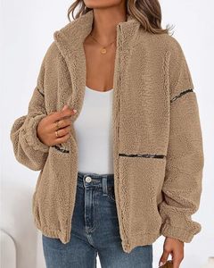 Chaqueta de Forro Polar Sherpa Color Camel para Mujer, con Ribete de Cuero Sintético, Cierre Completo, Cuello Alto y Dobladillo Elástico, Fabricación B2B, Suministro OEM - Product Image 5
