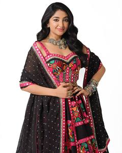 Malai Faux Georgette Magnifique travail de miroir véritable, dentelle dorée Gota Zari, longueur au sol, séchage rapide, sans plis, protection solaire - Product Image 6