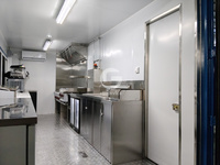 Conteneur maritime mobile pour la vente au détail, restaurant alimentaire, kiosque à café extérieur, cuisine certifiée pour le marché américain avec fenêtre de service