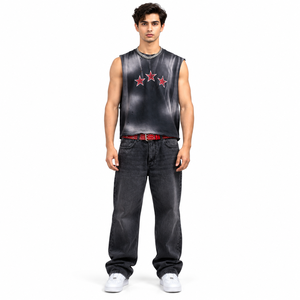 Débardeur graphique vintage noir délavé pour homme avec imprimé étoile rouge, style streetwear déchiré - Product Image 1