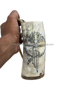 Jarra de Cuerno de Búfalo Real Tallada a Mano con Logotipo de ODIN y Base de Madera, Accesorios de Inspiración Vikinga - Product Image 4