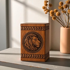 Urna Funeraria de Madera Tallada con León: Recuerdo Conmemorativo Grabado - Product Image 6