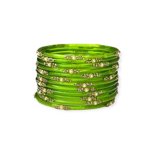 Ensemble de bracelets traditionnels tendance indiens en verre vert plaqué or, imitation perle taille émeraude, pour occasions de mariage et de cérémonie - Product Image 5