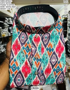 Kurta Traditionnel Brodé pour Homme Bandhani, Coupe Droite, Longueur Ras du Sol, Motif Floral, Séchage Rapide, Idéal pour Fêtes, Mariages, Diwali, Toutes Saisons - Product Image 2