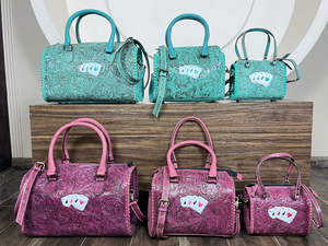 Conjunto de Bolsa de Viaje de Cuero Genuino Hecha a Mano de Primera Calidad, Diseño Floral Rosa, Bandolera, Conjunto Combinado de 3 Piezas - Product Image 6