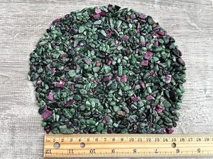 Vente en gros de copeaux d'agate zocite rubis polie, cristal concassé 3-5mm pour la décoration intérieure et les fêtes par AMAYRA CRYSTALS EXPORTS INDIA - Product Image 4