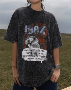 เสื้อยืดโอเวอร์ไซส์ทรงหลวม คอกลม วินเทจสำหรับผู้หญิง พิมพ์ลายโลโก้ได้ตามต้องการ ผ้าโพลีเอสเตอร์ผสมคอตตอน 240 กรัม ซักย้อมสีแบบแอซิดวอช - Product Image 1