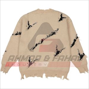 Pull en tricot orange surdimensionné à manches longues, col rond, style punk avec motif de lettres noires, design délavé pour homme - Product Image 4
