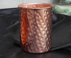 Verre à vin en cuivre plaqué or martelé TCI, pied long, design moderne et luxueux, logo gravé, impression UV, couleur personnalisable, emballage - Product Image 3