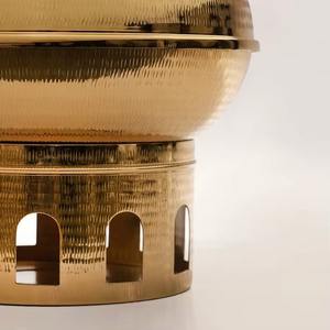 El plato para calentar alimentos de metal refleja profesionalismo y atención al detalle, con una elegancia atemporal que se adapta tanto a eventos clásicos como modernos. - Product Image 6