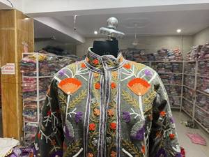 Chaqueta de Mujer con Cuello Mandarín Bordado a Mano con Flores, Manga Tres Cuartos, Estilo Étnico Otoñal, Corta, Diseño Elegante, Regalo - Product Image 4