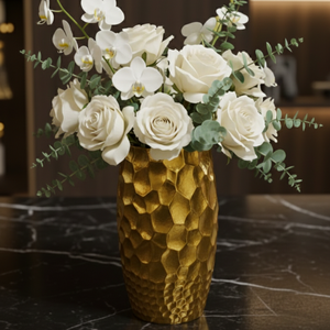Vase en or coulé de luxe, texture martelée en nid d'abeille, vase décoratif moderne pour fleurs, porcelaine métallisée électro-plaquée, décoration de table - Product Image 1