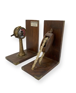 Sujetalibros de Lujo con Diseño de Telegrafo y Polea para Decoración de Alta Gama - Product Image 3