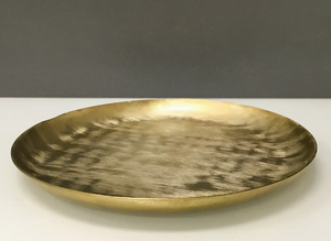 Excelente bandeja decorativa redonda chapada en latón, una bandeja de servir moderna de aluminio para bodas y uso versátil en el hogar. - Product Image 3