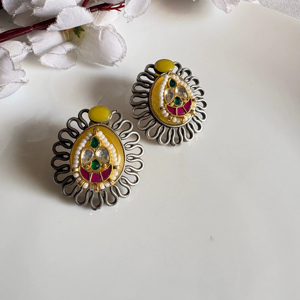 Pendientes de Piedra Kundan para Mujer – Diseño Étnico Fusionado - Product Image 1