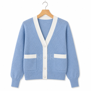 Cárdigan de punto acrílico azul claro con cuello en V de la hermandad HMR Sisterhood, con ribete en contraste blanco y botones frontales, manga larga - Product Image 5
