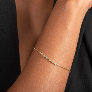 Bracelet chaîne en or jaune 14 carats avec diamants de laboratoire sertis en clos rond - Product Image 5