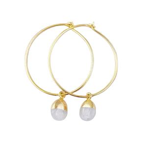 Pendientes de aro de plata de ley 925 chapados en oro con piedra lunar – Abalorios de piedras preciosas de nacimiento hechos a mano para mujer - Product Image 1