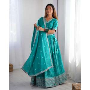 Ropa de fiesta de noche Lehenga Choli con hilo y trabajo de secuencia - Product Image 4