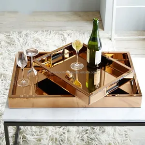 Plateau en métal contemporain allemand, fait main, en aluminium à motifs et doré, pour la mise en valeur de la table à manger et le service hôtelier - Product Image 2