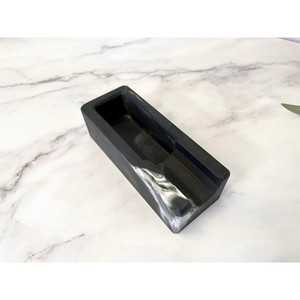 Cendrier de bureau minimaliste en marbre personnalisable, design rectangulaire noir pour usage domestique - Product Image 1