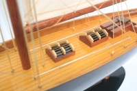 Meilleur prix jamais atteint - Modèle de bateau à voile en bois artisanal moderne Pen Duick, maquette de yacht de course océanique français, décoration écologique