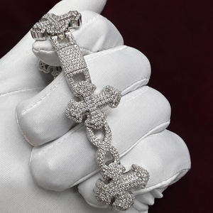 Pulsera de Diamantes Moissanite con Cruz Chapada en Oro y Totalmente Engastada, Corte Cojín VVS1, Joyería de Lujo con Cruz Brillante para Hombre y Mujer - Product Image 2