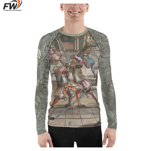 Camiseta de compresión negra dorada Rash Guard, elástica en 4 direcciones y con tejido que absorbe el sudor, parte de un conjunto de artes marciales, esencial para BJJ. - Product Image 4