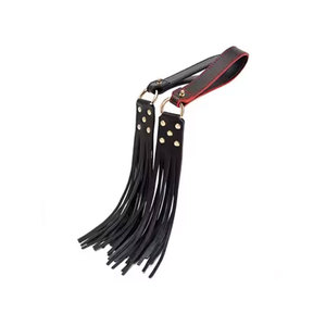 Fouet en cuir avec bandes tressées et poignée en anneau métallique - Product Image 2