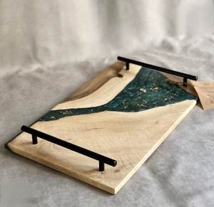 Plateau de service vintage en bois et résine avec motif rivière et poignée en métal pour aliments, fruits, desserts et décoration intérieure - Product Image 2