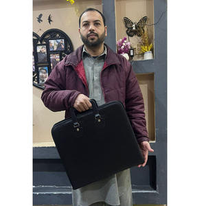 Étui en cuir pour insignes maçonniques, taille Maçon, qualité supérieure, étui pour tablier maçonnique en similicuir souple avec fermoir métallique - Product Image 1