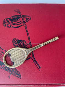 Ouvre-bouteille unique en laiton au design ananas et yeux avec finition dorée Parfait pour les bars à la maison et les mariages - Product Image 2