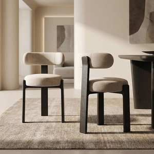 Silla de Comedor de Madera Maciza Estructurada con Respaldo Esculpido y Silueta de Estructura Reforzada - Product Image 1