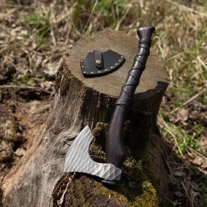 Hache de combat de style Viking en acier à haute teneur en carbone, fabriquée à la main, manche en bois, fourreau en cuir, personnalisable, vente en gros, couteaux de survie Viking - Product Image 1