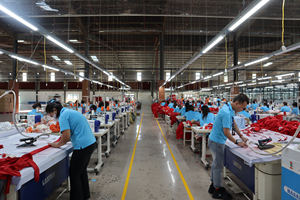 Camiseta Polo roja de trabajo para mujer al por mayor-Camisa de uniforme de poliéster absorbente 100% de Vietnam - Product Image 3