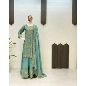 Ropa de Novia de Diseñador, Hermoso Conjunto de Top, Falda y Dupatta para Fiestas - Product Image 4