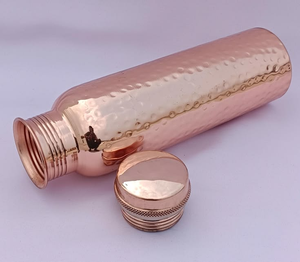 Bouteille en cuivre au design attrayant, très vendue, bouteille en cuivre multifonctionnelle, entièrement finie, bouteilles d'eau martelées à la main - Product Image 1