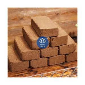Bloc de fibre de coco compressée 5 kg, best-seller pour le jardinage, 100% fibre de coco biologique, pur, propre, sûr, écologique, améliorant la qualité du sol - Product Image 1