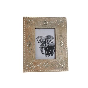 Cadres photo en bois d'inspiration naturelle offrant une présentation élégante pour les portraits de famille et les collections visuelles significatives - Product Image 6