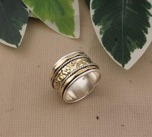 Bague tournante artisanale en laiton et argent sterling avec serti clos, bijoux pour femme, vente en gros - Product Image 1