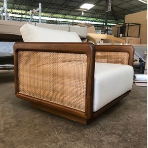 Sillón Moderno de Madera de Teca Maciza de 1 Plaza con Paneles de Ratán Tejidos a Mano y Asiento Acolchado para Sala de Estar de Hotel, Diseño Contemporáneo - Product Image 5