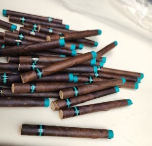 Cônes droits d'approvisionnement d'usine dans le café doré blanc cerise rouge paon couleurs luxe bois verre conseils meilleurs prix - Product Image 1