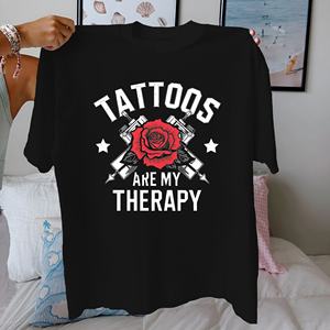 TATUAJES SON MI TERAPIA Camiseta de algodón puro para mujer ajuste cómodo - Product Image 4