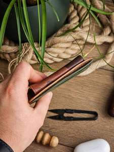 Cartera de Cuero Premium para Hombre, Estilo Vintage, Acabado Artesanal, Corta, Doble, con Protección RFID, Alta Calidad, Capacidad para Múltiples Tarjetas - Product Image 4