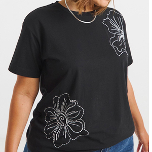 Tela Jersey 100% Algodón Puro de Alta Calidad, Negra, Bordada con Cuentas Florales, Cuello Redondo Extra Grande para Mujer, Secado Rápido, Impresión Personalizada - Product Image 5