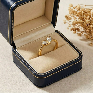 Bague de fiançailles pour femme en or jaune 18 carats avec diamant de laboratoire taille cœur, style romantique - Product Image 4
